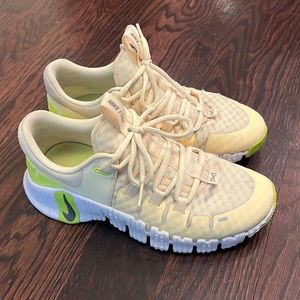 Nike Free Metcon 5 Training Shoe in Citron Tint/Cool Grey-Volt